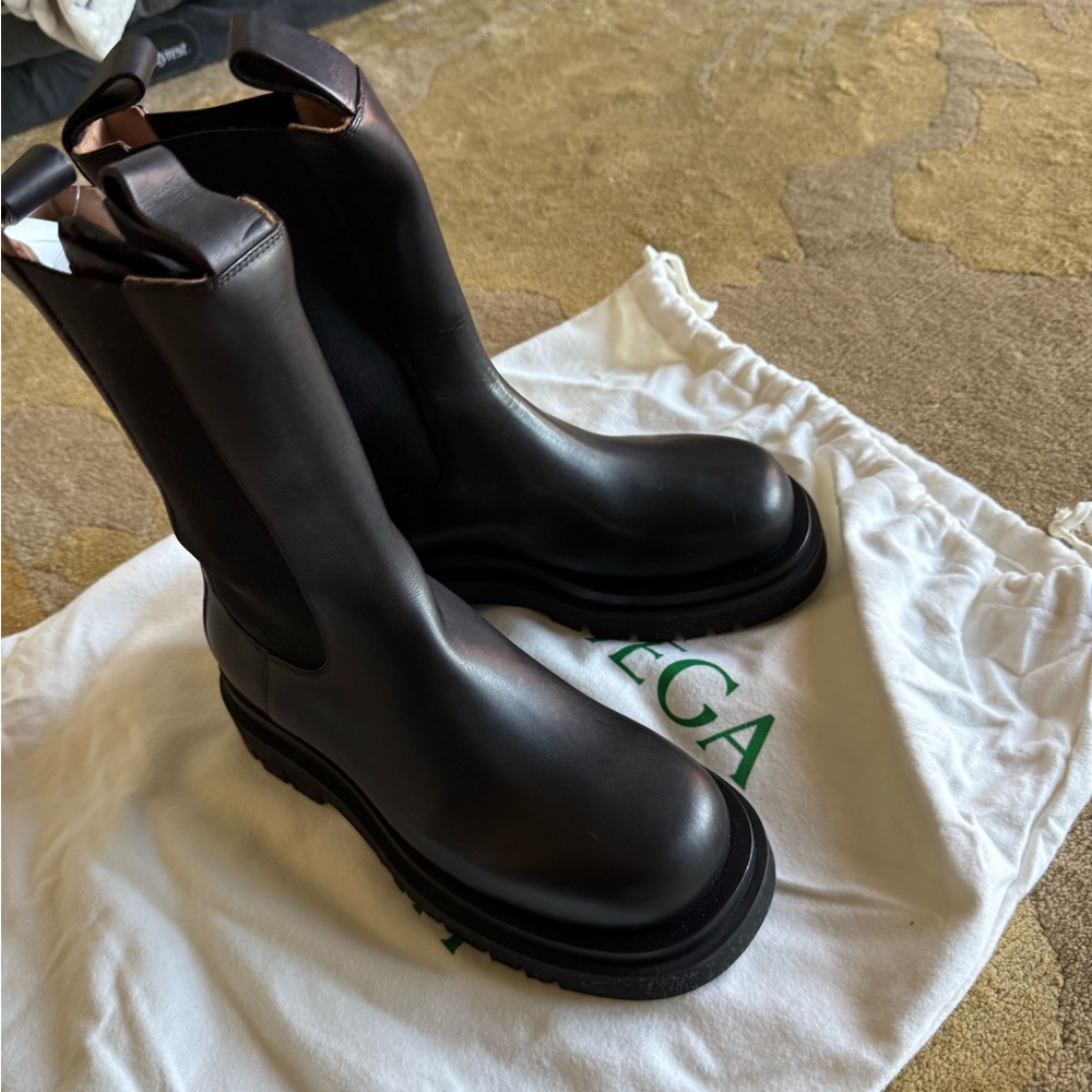 Bottega Veneta lug leather booties